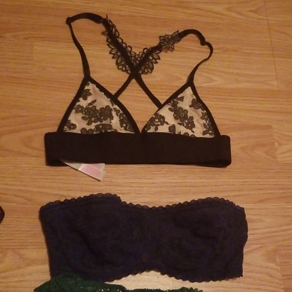 Like new Victoria Secret 32A/xs bra collection - Picture 3 of 8